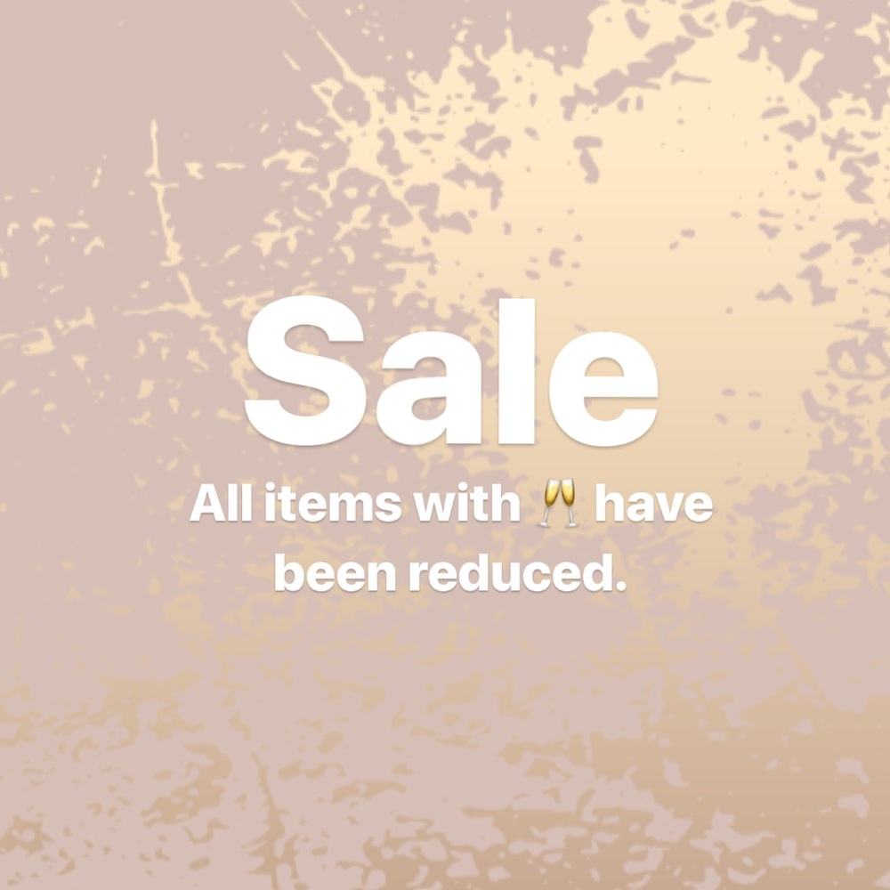 No offers on reduced items please 🥂🥂🥂🥂✌🏼❤️😊